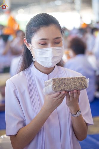 ภาพ No.86838:พิธีตักบาตร , พิธีบูชาข้าวพระ , พิธีจุดเทียนใจ ไฟนิรันดร์ อนันตชัย ในวันอาทิตย์ต้นเดือน 3 กันยายน พ.ศ. 2566 ณ วัดพระธรรมกาย