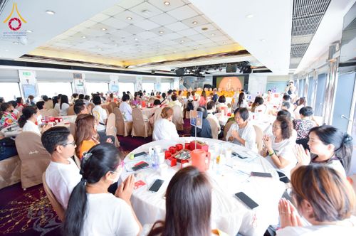 ภาพ No.224843:วันเสาร์ ที่ 10 พฤษภาคม พ.ศ. 2568 วัดพระธรรมกายฮ่องกง จัดพิธีปล่อยปลา บนเรือใหญ่บนอ่าวฮ่องกง และจัดพิธีถวายมหาสังฆทานกลางทะเล ประจำปี 2568 เนื่องในสัปดาห์วิสาขบูชาโลก