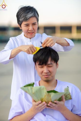ภาพ No.179995:พิธีปลงผมนาคธรรมทายาท ในโครงการอุปสมบทหมู่ บูชาธรรมมหาปูชนียาจารย์ (ศูนย์อบรมวัดพระธรรมกาย) วันที่ 1 ธันวาคม พ.ศ. 2567 ณ ลานธรรมหารัตนวิหารคด วัดพระธรรมกาย จ.ปทุมธานี