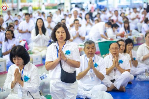 ภาพ No.207234:พิธีตักบาตร และปฏิบัติธรรมช่วงสาย ในวันมาฆบูชา วันพุธที่ 12 กุมภาพันธ์ พ.ศ. 2568 ณ วัดพระธรรมกาย จังหวัดปทุมธานี