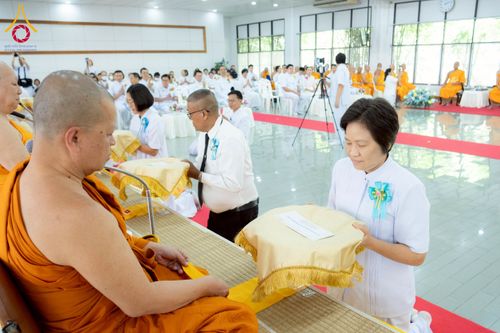 ภาพ No.276688:วันเสาร์ที่ 6 ธันวาคม พ.ศ. 2568 พิธีมุทิตาสักการะ เนื่องในโอกาสที่พระเดชพระคุณพระพรหมดิลก เจ้าอาวาสวัดสามพระยา วรวิหาร เมตตาเป็นประธานในพิธีตั้งฐานานุกรมใน พระราชวิเทศวชิรเวที (บัณฑิต วรปญฺโญ) ผู้ช่วยเจ้าอาวาสวัดพระธรรมกาย (ไวโรจน์ วิโรจโน) ผู้ช่วยเจ้าอา