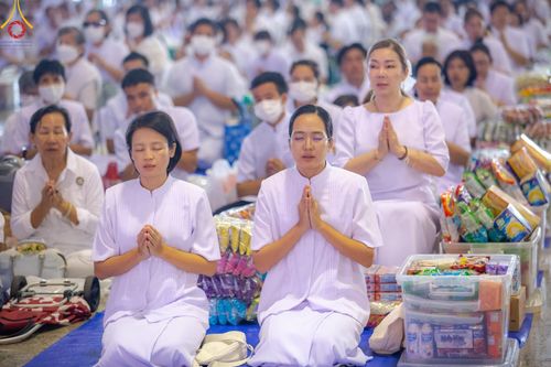 ภาพ No.136563:พิธีตักบาตร พิธีบูชาข้าวพระ ในวันอาทิตย์ต้นเดือนที่ 5 พฤษภาคม พ.ศ. 2567 ณ วัดพระธรรมกาย จ.ปทุมธานี