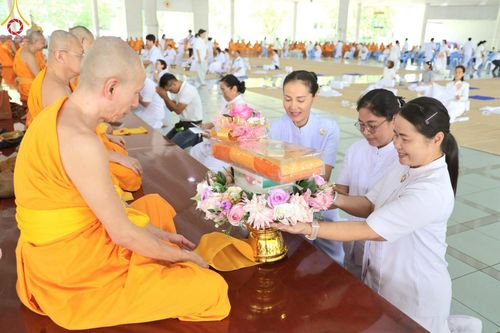 ภาพ No.213486:วันเสาร์ที่ 29 มีนาคม พ.ศ. 2568 พิธีถวายภัตตาหารเมนูสวรรค์ "เพื่อการบรรลุธรรม" ณ หอฉันคุณยายอาจารย์ฯ วัดพระธรรมกาย