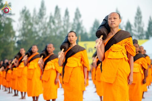 ภาพ No.191687:พระธรรมยาตราปฏิบัติธรรม และถ่ายภาพหมู่ประวัติศาสตร์ ณ อนุสรณ์สถานคลองบางนางแท่น อ.สามพราน จ.นครปฐม ในโครงการธรรมยาตรา กตัญญูบูชา มหาปูชนียาจารย์ พระมงคลเทพมุนี(สด จนฺทสโร) พระผู้ปราบมาร อนุสรณ์สถาน 7 แห่ง ปีที่ 13 วันที่ 8 มกราคม พ.ศ. 2568