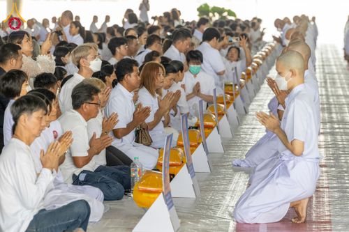 ภาพ No.62730:พิธีขอขมามอบผ้าไตร ในโครงการอุปสมบทหมู่ บูชาธรรมหลวงพ่อธัมมชโย พ.ศ.2567  โครงการอุปสมบทหมู่ธรรมทายาท ระดับอุดมศึกษา รุ่นที่51 (ภาคฤดูร้อน) โครงการบวชพระนานาชาติ AEC และ WAB รุ่นผู้บริหาร(รุ่นที่2) ณ ลานธรรม พระมหาธรรมกายเจดีย์ วันที่ 13 เมษายน พ.ศ. 2567