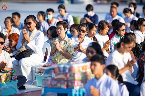 ภาพ No.211916:วันจันทร์ที่ 17 มีนาคม พ.ศ. 2568 พิธีตักบาตรพระกว่า 300 รูป ฉลองพิธีประดิษฐานพระบรมสารีริกธาตุ ณ ปทุมเจดีย์ เจดีย์พระพุทธเจ้า 5 พระองค์ ศูนย์อบรมเยาวชนปัตตานี บ้านโคกดีปลี ตำบลตุยง อำเภอหนองจิก จังหวัดปัตตานี