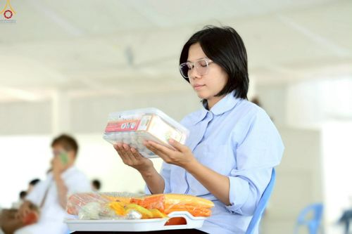 ภาพ No.226911:วันเสาร์ที่ 31 พฤษภาคม พ.ศ. 2568 พิธีถวายภัตตาหารเมนูสวรรค์ "เพื่อการบรรลุธรรม" ณ หอฉันคุณยายอาจารย์ วัดพระธรรมกาย