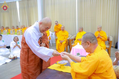 ภาพ No.197556:พิธีถวายสังฆทานคณะสงฆ์ 2 นิกายเชื่อมสัมพันธ์ไทย-เกาหลี วันอาทิตย์ที่ 5 มกราคม พ.ศ. 2568 ณ อาคารชมรมภาวนารักษ์ วัดพระธรรมกาย อำเภอคลองหลวง จังหวัดปทุมธานี