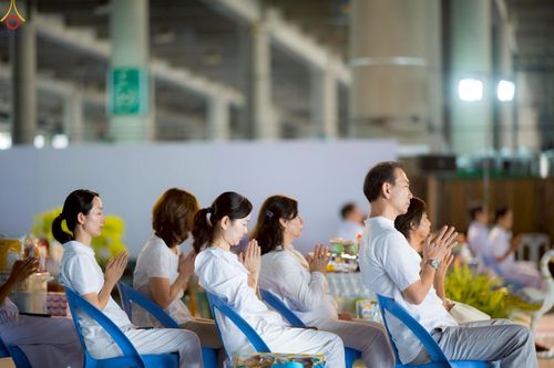 ภาพ No.246608:วันที่ 14 กันยายน พ.ศ. 2568 พิธีตักบาตรฉลองพระใหม่ ในโครงการอุปสมบทหมู่บูชาธรรม ครบรอบ108ปี วันครูผู้ค้นพบวิชชาธรรมกาย ณ วิหารคด วัดพระธรรมกาย