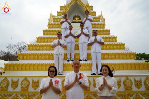 ภาพ No.131446:พิธีอัญเชิญพระบรมสารีริกธาตุ และองค์พระพุทธรัตนกายสิทธิ์ ติดตั้งองค์พระเจดีย์จตุรทิศ ถวายองค์พระเจดีย์ ลานธรรมและกำแพงแก้ว ถวายเป็นพุทธบูชา น้อมถวายบูชาธรรมหลวงพ่ออายุวัฒนมงคล ๘๐ พรรษา วันเสาร์ที่ ๑๖ มีนาคม พ.ศ. ๒๕๖๗ ณ วัดเขาพญาปราบ ต.ตะขบ อ.ปักธงชัย จ.น