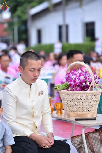 ภาพ No.150800:พิธีเจริญพระพุทธมนต์ และทำบุญตักบาตรแด่คณะสงฆ์ จำนวน 121 รูป เนื่องในโอกาสฉลองครบรอบ 120 ปี อำเภอคลองหลวง จังหวัดปทุมธานี เพื่อถวายเป็นพุทธบูชา ช่วยเหลือผู้ประสบความเดือดร้อนจากอุทกภัย และคณะสงฆ์ 323 วัด 4 จังหวัดชายแดนภาคใต้ วันเสาร์ที่ 31 สิงหาคม พ.ศ. 