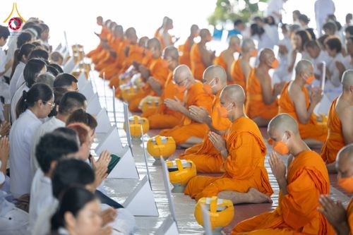 ภาพ No.62558:พิธีถวายบาตรเเละไทยธรรม ในโครงการอุปสมบทหมู่ บูชาธรรมหลวงพ่อธัมมชโย พ.ศ.2567 ณ ลานธรรม พระมหาธรรมกายเจดีย์ วันที่ 13 เมษายน พ.ศ.2567