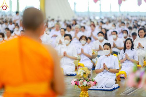 ภาพ No.123733:พิธีถวายโคมมาฆประทีป น้อมถวายเป็นพุทธบูชา แด่คณะพระภิกษุ สามเณร  ณ วัดพระธรรมกาย จ.ปทุมธานี วันเสาร์ที่ 17 กุมภาพันธ์ พ.ศ. 2567