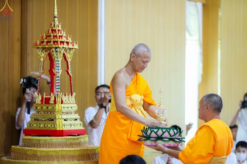 ภาพ No.89756:พิธีวางแผ่นจารึกชื่อ เพื่อนำไปประดิษฐานไว้ในฐานองค์พระประธาน เนื่องในโอกาสครบรอบ 10 ปี ศูนย์ปฏิบัติธรรมนครราชสีมา วันอาทิตย์ที่ 24 กันยายน พ.ศ. 2566