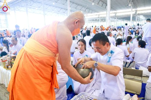 ภาพ No.99644:พิธีตักบาตรวันอาทิตย์ต้นเดือน ณ สภาธรรมกายสากล วัดพระธรรมกาย จ.ปทุมธานี วันอาทิตย์ที่ 3 ธันวาคม พ.ศ. 2566