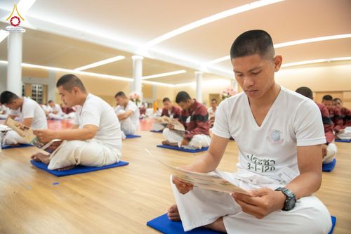 ภาพ No.350195:วันที่ 17-18 กันยายน พ.ศ. 2569 โครงการบรรพชาพัฒนาคุณธรรม จริยธรรม สำหรับนักเรียนนายสิบตำรวจ (นสต.) รุ่นที่ 16 ศูนย์ฝึกอบรมตำรวจภูธรภาค 1  ได้จัดกิจกรรม ณ สภาธรรมกายสากล ห้องแก้ว2