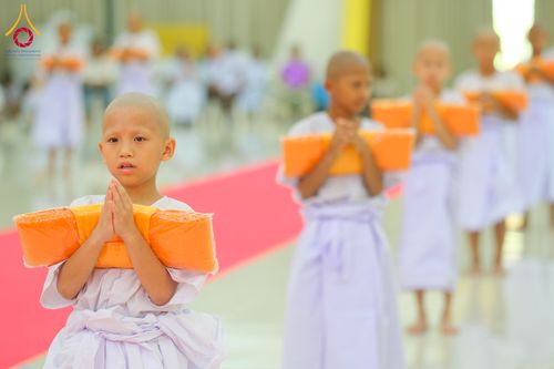 ภาพ No.319913:วันเสาร์ที่ 4 เมษายน พ.ศ.2569 พิธีตัดปอยผมและปลงผม พิธีขอขมาผู้ปกครองและมอบผ้าไตร พิธีบรรพชาและถวายบาตร ณ ศูนย์ปฏิบัติธรรมและศูนย์อบรมเยาวชนเพชรบุรี  ต.ท่าแลง อ.ท่ายาง จ.เพชรบุรี