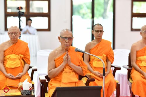 ภาพ No.344232:วันที่ 12 สิงหาคม พ.ศ. 2569  พสกนิกรชาวอำเภอคลองหลวง พร้อมใจร่วมพิธีสวดพระพุทธมนต์และทำบุญตักบาตรถวายพระราชกุศล เนื่องในวันคล้ายวันพระราชสมภพ สมเด็จพระบรมราชชนนีพันปีหลวง และวันแม่แห่งชาติ 12 สิงหาคม 2569