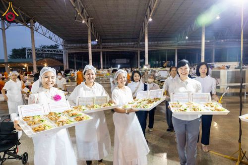 ภาพ No.302994:วันที่ 26 มกราคม พ.ศ. 2569 พิธีถวายภัตตาหารเป็นสังฆทาน แด่พระธรรมยาตรา ณ วัดพระธรรมกาย  จังหวัดปทุมธานี ในโครงการธรรมยาตรา กตัญญูบูชา มหาปูชนียาจารย์ พระมงคลเทพมุนี(สด จนฺทสโร) พระผู้ปราบมาร อนุสรณ์สถาน 7 แห่ง ปีที่ 14