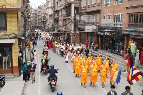 ภาพ No.77670:พิธีตัดปอยผมและปลงผมนาคธรรมทายาท ในโครงการบรรพชาสามเณรหมู่ ประเทศเนปาล วันที่ 11 มีนาคม พ.ศ.2566