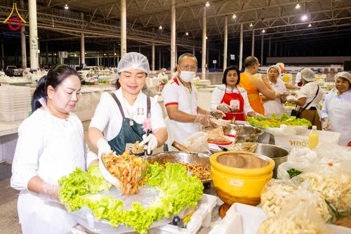 ภาพ No.303450:วันที่ 27 มกราคม พ.ศ. 2569 พิธีถวายภัตตาหารเป็นสังฆทาน แด่พระธรรมยาตรา ณ วัดพระธรรมกาย  จังหวัดปทุมธานี ในโครงการธรรมยาตรา กตัญญูบูชา มหาปูชนียาจารย์ พระมงคลเทพมุนี(สด จนฺทสโร) พระผู้ปราบมาร อนุสรณ์สถาน 7 แห่ง ปีที่ 14