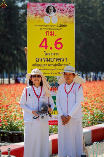 ภาพ No.295982:ภาพเบื้องหลังอาสาสมัครรวมใจ ชุดที่ 1 ในโครงการธรรมยาตรา กตัญญูบูชา มหาปูชนียาจารย์ พระมงคลเทพมุนี(สด จนฺทสโร) พระผู้ปราบมาร อนุสรณ์สถาน 7 แห่ง ปีที่ 14
