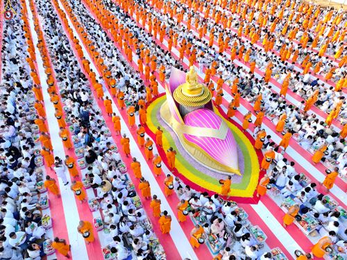 ภาพ No.292423:วันที่ 11 มกราคม พ.ศ. 2569 พิธีตักบาตรพระธรรมยาตรา ณ อนุสรณ์สถานคลองบางนางแท่น อ.สามพราน จ.นครปฐม ในโครงการธรรมยาตรา กตัญญูบูชา มหาปูชนียาจารย์ พระมงคลเทพมุนี(สด จนฺทสโร) พระผู้ปราบมาร อนุสรณ์สถาน 7 แห่ง ปีที่ 14