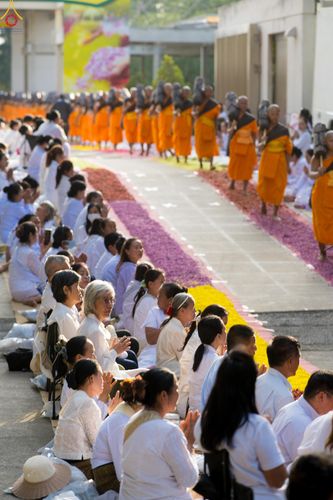 ภาพ No.287506:วันที่ 3 มกราคม พ.ศ. 2569 พิธีต้อนรับพระธรรมยาตรา ในโครงการธรรมยาตรา กตัญญูบูชา มหาปูชนียาจารย์ พระมงคลเทพมุนี(สด จนฺทสโร) พระผู้ปราบมาร อนุสรณ์สถาน 7 แห่ง ปีที่ 14 ณ อนุสรณ์สถานมหาวิหารพระมงคลเทพมุนี (โลตัสแลนด์) อ.สองพี่น้อง จ.สุพรรณบุรี