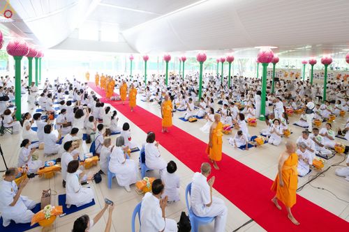 ภาพ No.330815:วันวิสาขบูชา อาทิตย์ที่ 31 พฤษภาคม พ.ศ.2569 พิธีบรรพชาสามเณรอุบาสก 11 ท่าน , พิธีถวายบาตรผ้าไตร และจตุปัจจัยไทยธรรม แด่สามเณร , พิธีอุปสมบทอุทิศชีวิต , พิธีกล่าวคำกัปปิยภัณฑ์  ณ อุโบสถพระไตรปิฎก วัดพระธรรมกาย จังหวัดปทุมธานี