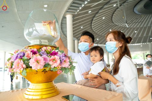 ภาพ No.79423:พิธีบุพเปตพลี ครั้งที่ 133 เพื่ออุทิศบุญกุศลแด่บรรพบุรุษผู้ล่วงลับ วันที่ 5 เมษายน พ.ศ. 2566 ณ วัดพระธรรมกาย