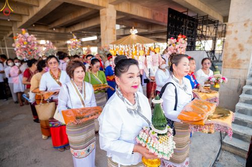 ภาพ No.79482:พิธีเททองหล่อพระประธาน ประจำอุโบสถวัดสายสุวพรรณ ณ มณฑลพิธีฯ ธรรมอุทยาน สัตตมหาสถาน หน้าอุโบสถวัดสายสุวพรรณ ต.คลองสี่ อ.คลองหลวง จ.ปทุมธานี วันเสาร์ที่ 1 เมษายน พ.ศ. 2566