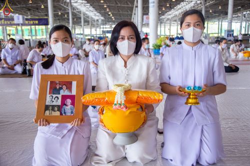 ภาพ No.79315:พิธีขอขมา มอบบาตรและผ้าไตร ในโครงการบรรพชาสามเณรฟื้นฟูพระพุทธศาสนาทั่วไทย โครงการอบรมยุวธรรมทายาท มัชฌิมธรรมทายาท และธรรมทายาทรุ่นอุดมศึกษา ณ สภาธรรมกายสากล วัดพระธรรมกาย วันเสาร์ที่ 1 เมษายน พ.ศ. 2566