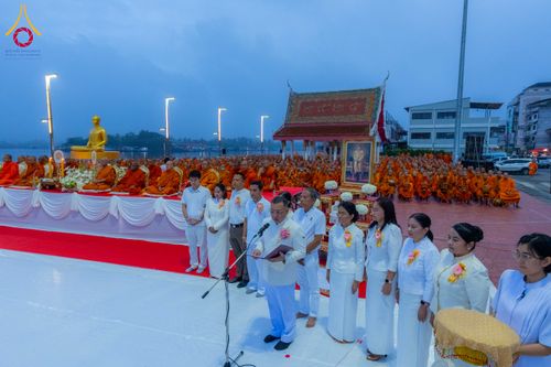 ภาพ No.284615:วันอาทิตย์ที่ 14 ธันวาคม พ.ศ.2568  พิธีทำบุญเมืองสุราษฎร์ธานี 110ปี และพิธีตักบาตรพระสงฆ์ 1,110 รูป  ณ บริเวณริมน้ำวัดกลาง (เก่า) ถนนบ้านดอน ตำบลตลาดใหม่ อำเภอเมือง จังหวัดสุราษฎร์ธานี