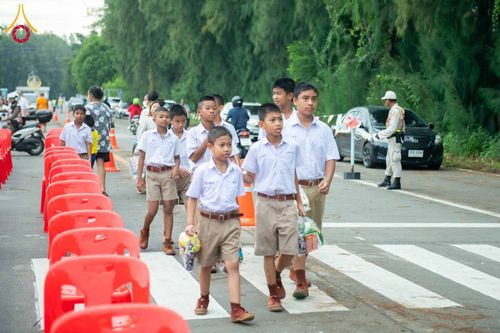 ภาพ No.349978:วันที่ 17 กันยายน พ.ศ. 2569 พิธีตักบาตรเข้าพรรษา 109 รูป ถวายเป็นพระราชกุศลสมเด็จพระบรมราชชนนีพันปีหลวง  ณ โรงเรียนสังข์อ่ำวิทยา อำเภอคลองหลวง จังหวัดปทุมธานี