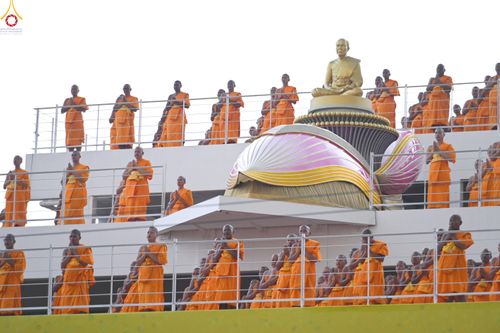 ภาพ No.300054:วันที่ 22 มกราคม พ.ศ.2569 พระธรรมยาตราปฏิบัติธรรม และถ่ายภาพหมู่ประวัติศาสตร์ ณ อาคารธรรมยาตรา กตัญญูบูชามหาปูชนียาจารย์  ตรงข้ามวัดปากน้ำภาษีเจริญ จ.กรุงเทพมหานคร ในโครงการธรรมยาตรา กตัญญูบูชา มหาปูชนียาจารย์ พระมงคลเทพมุนี(สด จนฺทสโร) พระผู้ปราบมาร อนุ