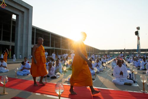 ภาพ No.307659:วันที่ 31 มกราคม พ.ศ. 2569 พิธีจุดประทีปธรรมถวายเป็นพุทธบูชา  และบูชาธรรมมหาปูชนียาจารย์ (ภาพชุดที่ 2) ณ วัดพระธรรมกาย ปทุมธานี ในโครงการธรรมยาตรา กตัญญูบูชา มหาปูชนียาจารย์ พระมงคลเทพมุนี(สด จนฺทสโร) พระผู้ปราบมาร อนุสรณ์สถาน 7 แห่ง ปีที่ 14