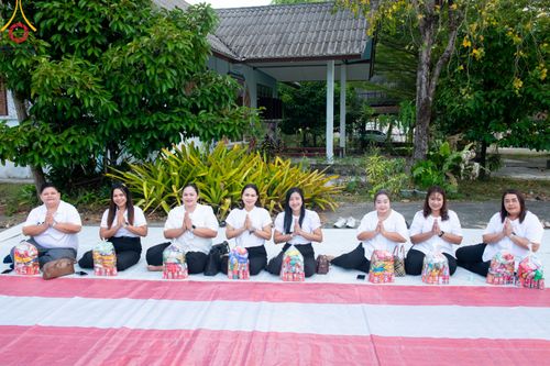 ภาพ No.311038:วันพฤหัสบดีที่ 26 กุมภาพันธ์ พ.ศ. 2569 พิธีถวายสังฆทานแด่คณะสงฆ์ 323 วัด ปีที่ 22 ครั้งที่ 182 พิธีมอบกองทุนหนุนแรงใจช่วยครูใต้ ปีที่ 19 ครั้งที่ 145 และพิธีทำบุญอุทิศส่วนกุศลให้ผู้วายชนม์