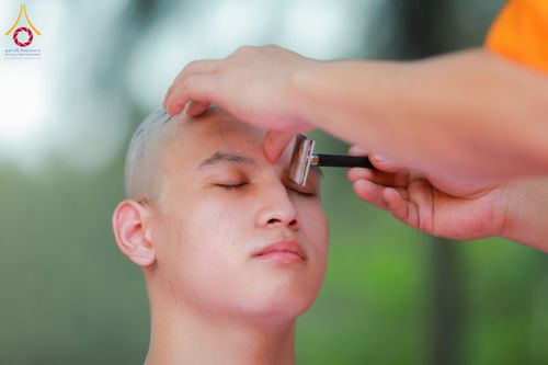 ภาพ No.135342:พิธีปลงผม ธรรมทายาท ระดับอุดมศึกษา รุ่นที่ 51 ภาคฤดูร้อน ณ วัดพระธรรมกาย จ.ปทุมธานี วันเสาร์ที่ 6 เมษายน พ.ศ. 2567