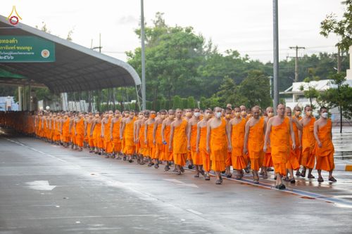 ภาพ No.88728:คณะสงฆ์ เจ้าหน้าที่ และสาธุชน ทุ่มเทแรงกายแรงใจเตรียมงาน เพื่องานวันครูผู้ค้นพบวิชชาธรรมกาย ตั้งแต่วันที่ 20 กันยายน พ.ศ. 2566