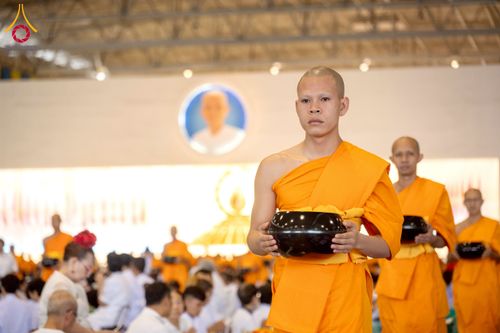 ภาพ No.223377:วันวิสาขบูชา วันอาทิตย์ที่ 11 พฤษภาคม พ.ศ. 2568 พิธีตักบาตร และปฎิบัติธรรม ณ สภาธรรมกายสากล วัดพระธรรมกาย