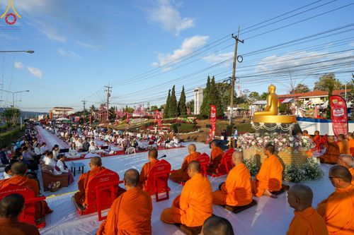 ภาพ No.187185:พิธีตักบาตรพระ ๕๐๐ รูป "สร้างบุญใหญ่ ส่งท้ายปีเก่า ต้อนรับปีใหม่ ๒๕๖๘" วันเสาร์ที่ ๒๘ ธันวาคม พ.ศ. ๒๕๖๗ ณ ถนนหน้าที่ว่าการอำเภอภูเรือ จังหวัดเลย