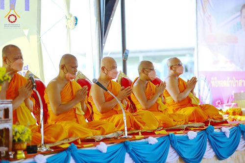 ภาพ No.76229:พิธีกลั่นแผ่นดินสร้างมหาเจดีย์ปัตตานี , พิธีตักบาตรแด่พระภิกษุสงฆ์ 159 รูป ,  พิธีทอดผ้าป่า , พิธีโปรยรัตนชาติ ,  พิธีจุดประทีปถวายเป็นพุทธบูชา ณ ศูนย์อบรมเยาวชนปัตตานี จ.ปัตตานี วันอาทิตย์ที่ 5 กุมภาพันธ์ พ.ศ.2566