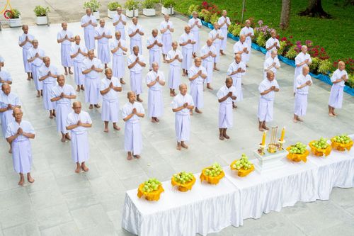 ภาพ No.228895:วันเสาร์ที่ 14 มิถุนายน พ.ศ. 2568 พิธีเวียนประทักษิณ , พิธีขอขมารับผ้าไตร ในโครงการบรรพชาอุปสมบทหมู่ ผู้บริหารรุ่นที่ 15 และ อุดมศึกษา รุ่นที่ 52 ณ โบสถ์พระไตรปิฎก วัดพระธรรมกาย