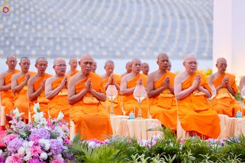 ภาพ No.252929:วันที่ 10 ตุลาคม พ.ศ. 2568 พิธีปลูกต้นทรัพย์บานชื่น ณ ลานธรรม วัดพระธรรมกาย