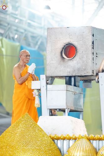 ภาพ No.77045:พิธีหล่อพระบรมพุทธเจ้า ในวันมาฆบูชา อาทิตย์ต้นเดือนที่ 6 มีนาคม พ.ศ. 2566 ณ วัดพระธรรมกาย จ.ปทุมธานี