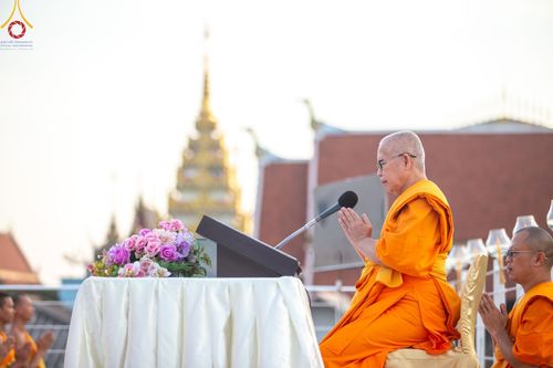 ภาพ No.201607:พิธีจุดประทีปถวายเป็นพุทธบูชา และบูชาธรรมมหาปูชนียาจารย์ ณ อาคารธรรมยาตรา กตัญญูบูชามหาปูชนียาจารย์ ตรงข้ามวัดปากน้ำภาษีเจริญ จ.กรุงเทพมหานคร ในโครงการธรรมยาตรา กตัญญูบูชา มหาปูชนียาจารย์ พระมงคลเทพมุนี(สด จนฺทสโร) พระผู้ปราบมาร อนุสรณ์สถาน 7 แห่ง