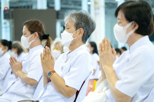 ภาพ No.80861:พิธีตักบาตร , พิธีบูชาข้าวพระในวันอาทิตย์ต้นเดือน วันที่ 7 พฤษภาคม พ.ศ. 2566 ณ วัดพระธรรมกาย