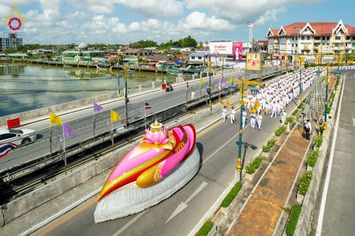 ภาพ No.211400:วันอาทิตย์ที่ 16 มีนาคม พ.ศ. 2568 ธรรมยาตราอัญเชิญพระบรมสารีริกธาตุ รอบเมืองปัตตานี ประดิษฐาน ณ ปทุมเจดีย์ เจดีย์พระพุทธเจ้า 5 พระองค์  ศูนย์อบรมเยาวชนปัตตานี