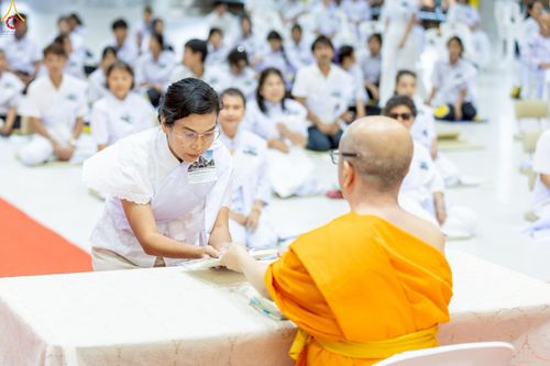 ภาพ No.249109:วันที่ 26-28 กันยายน พ.ศ. 2568 โครงการอบรม อุบาสกแก้ว อุบาสิกาแก้ว รุ่นที่ 3  ณ ศูนย์ปฏิบัติธรรมสมุทรปราการ ได้รับความเมตตาจากคณะสงฆ์ในพื้นที่  รวมถึงผู้บริหารสถานศึกษา ที่นำนักเรียนระดับมัธยมปลาย  มารับฟังข้อมูลเพื่อที่จะเป็นกำลังสำคัญ ในการเข้าร่วมขบวน