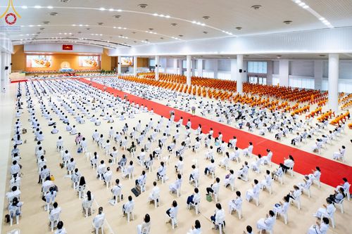 ภาพ No.146126:วันมหารำลึก ครั้งที่ 34 พิธีร่วมรำลึกถึงนักสร้างบารมีที่ล่วงลับไปแล้ว , พิธีสวดพระพุทธมนต์ ณ ห้องแก้วสารพัดนึก 1 วัดพระธรรมกาย วันเสาร์ที่ 27 กรกฎาคม พ.ศ. 2567